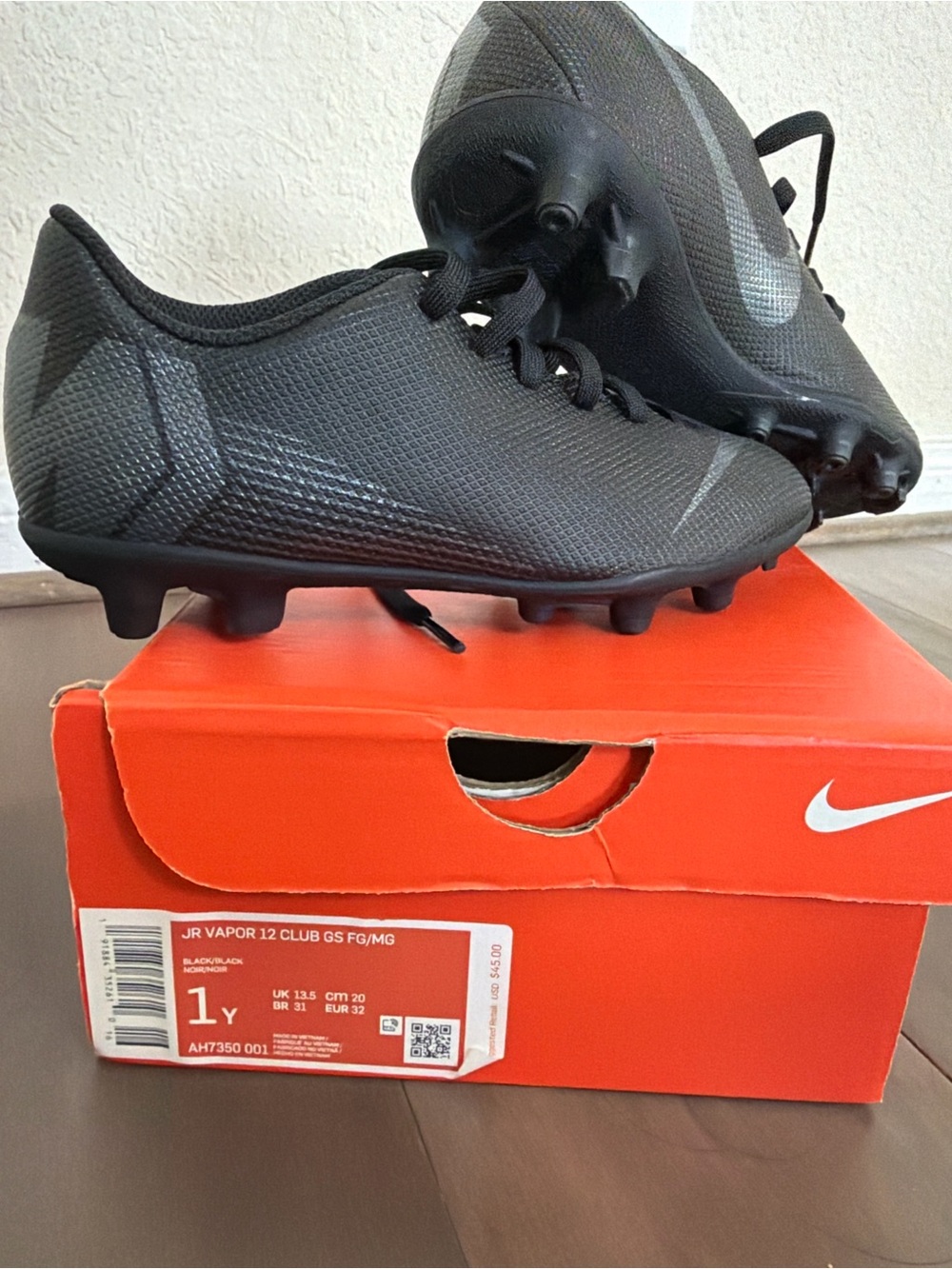 Nike Black Youth Soccer Cleats with Gray Swoosh - Picture 2 of 4